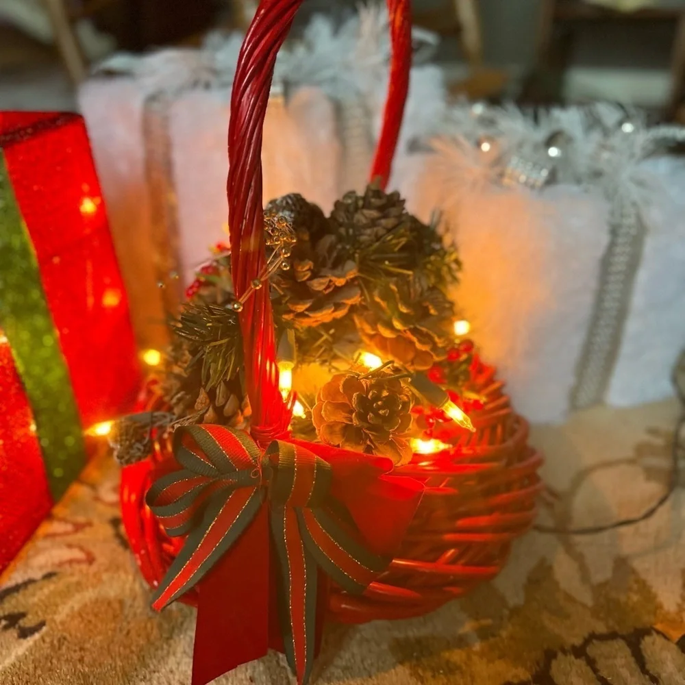 Rare Vintage 1972 Christmas Pinecone Berries Light up Red Wicker Basket Decor